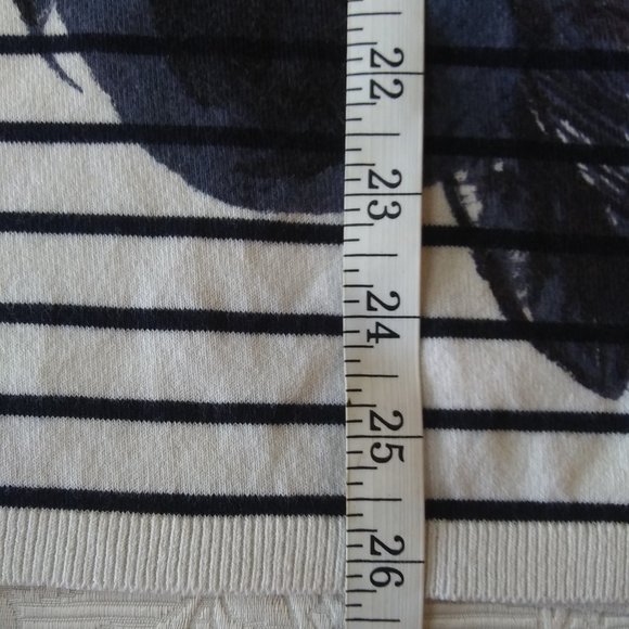 Adrienne Vittadini | Navy and Cream Long Sweater with Graphic Floral | XL - Picture 12 of 12